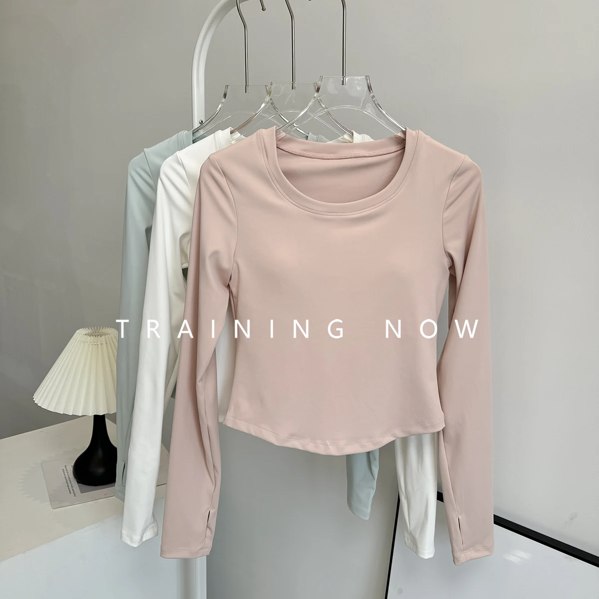 

Спортивный женский весенне-летний облегающий костюм для йоги с длинными рукавами для пилатеса и подкладкой на груди, быстросохнущий топ для бега и фитнеса