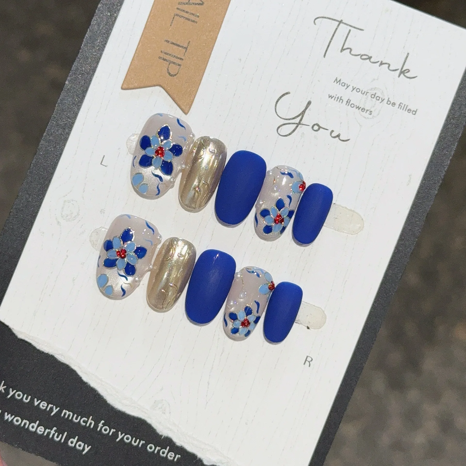 

10Pcs Blue Cute Florals Press on Nails Hand-painted Designs Short Round Almond Wearable Full Cover Finished French Manicure Set