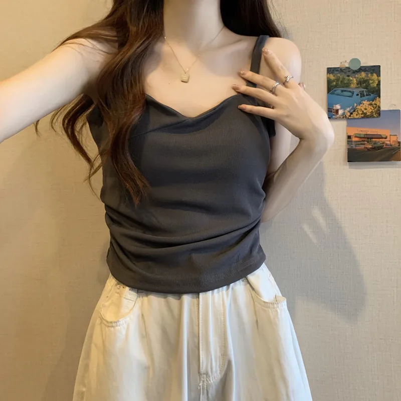 Geripptes Strick-Cami-Top für Damen mit Wasserfallausschnitt, schmal geschnittenes, kurz geschnittenes Tanktop mit dünnen Spaghettiträgern und seitlichen Raffungen, ärmelloses Basic-Camisole