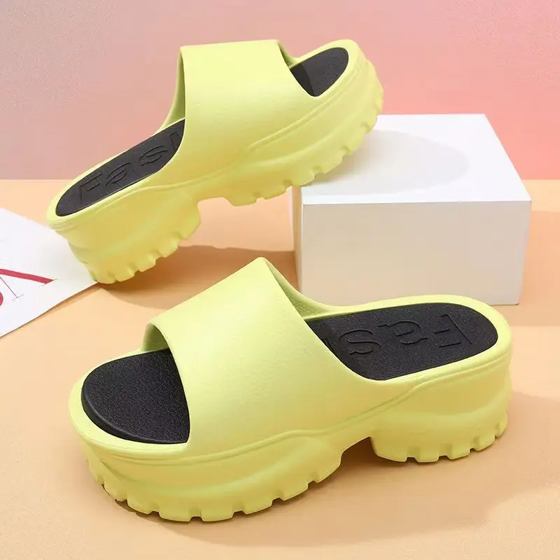 

Женские летние новые уличные пляжные тапочки на толстой подошве с открытым носком, нескользящие легкие домашние тапочки на танкетке, тапочки для ванной комнаты