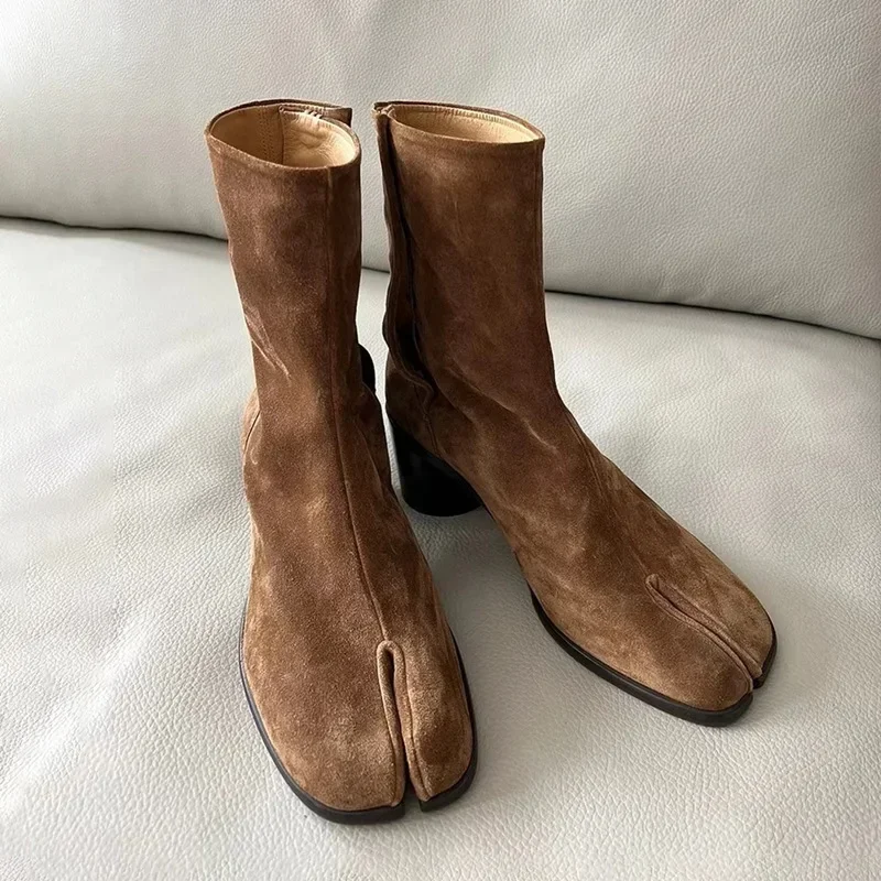 NONE Luxus Marke Design Leder Tabi Stiefel Mode Runde Chunky High Heel Stiefeletten Für Frauen Herbst Winter Split Toe Schuhe 3