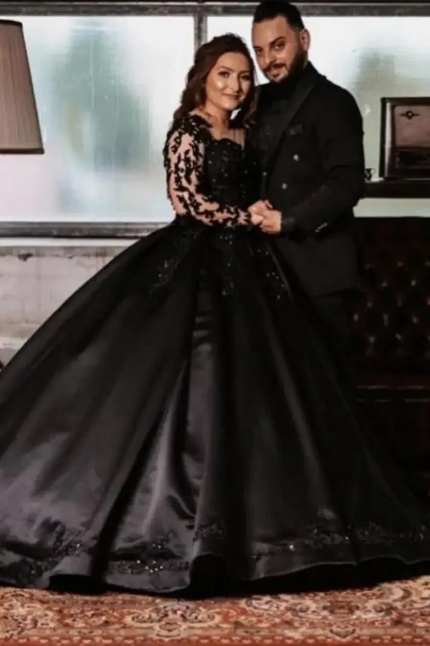 تخصيص الحبيب الدانتيل الأسود Ballgown فساتين الزفاف قطار الاجتياح كامل الأكمام الساتان Vestidos Noivas أثواب الزفاف