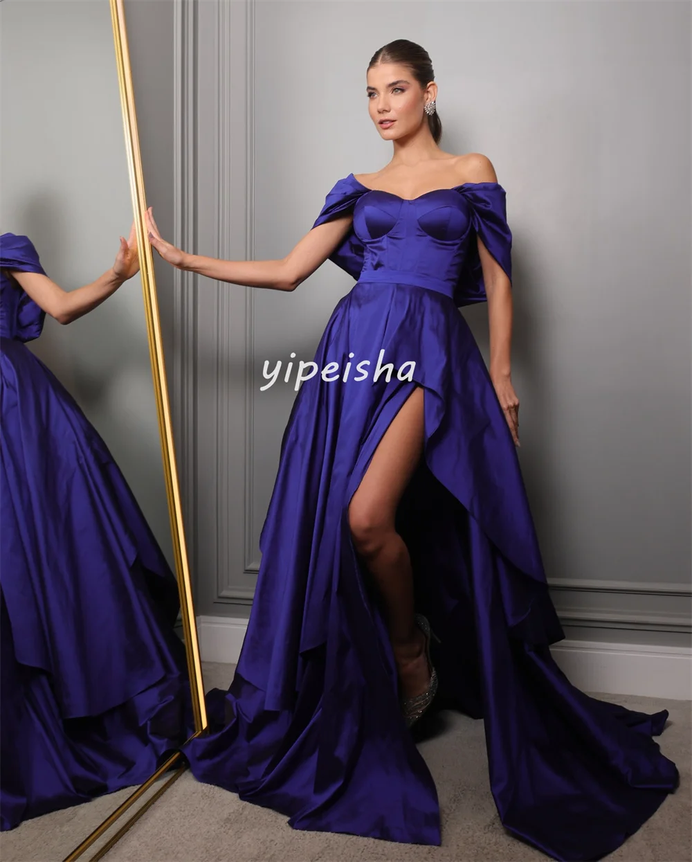 Taglie di moda personalizzate disponibili Pieghe con fascia increspata A-line Abiti lunghi con spalle scoperte Abiti da cerimonia su misura Elegante retrò