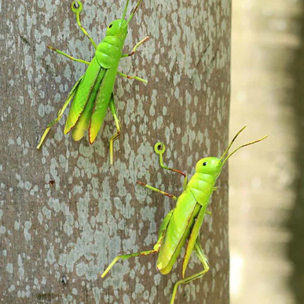 2 PCS Lawn Ornament Simulation Grasshopper Ornaments Animals Outdoor Accessories Figurines Green Iron