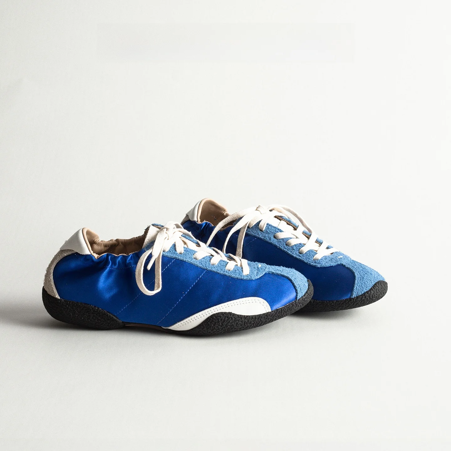 baskets-decontractees-plissees-deqin-pour-femmes-style-slip-on-collection-printemps-tendance