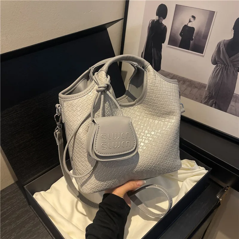 

2025 Summer Niche Bucket Tote, Women's Chic Commuter Shoulder Purse, Day to Night Crossbody, Casual Sling Bag, Leather Bag