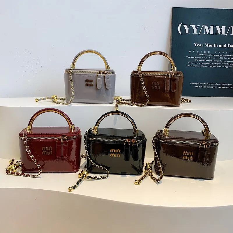 

Elegant Glossy Shoulder Bag 2025 New for Women, Luxury Letter Print Crossbody Purse, Fashionable Box Tote for All Occasions