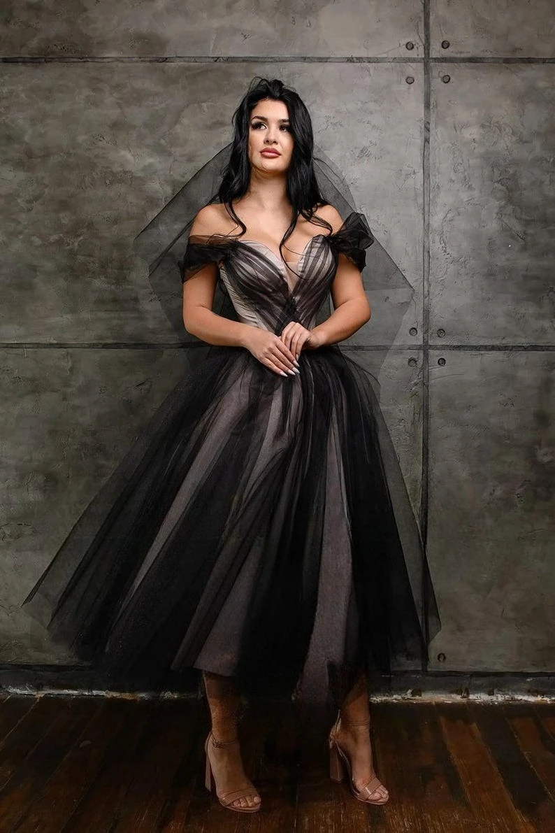 Abito da sposa gotico lunghezza tè corto con spalle scoperte Abito da ballo da sposa modesto Abito in tulle Abiti da sera per feste
