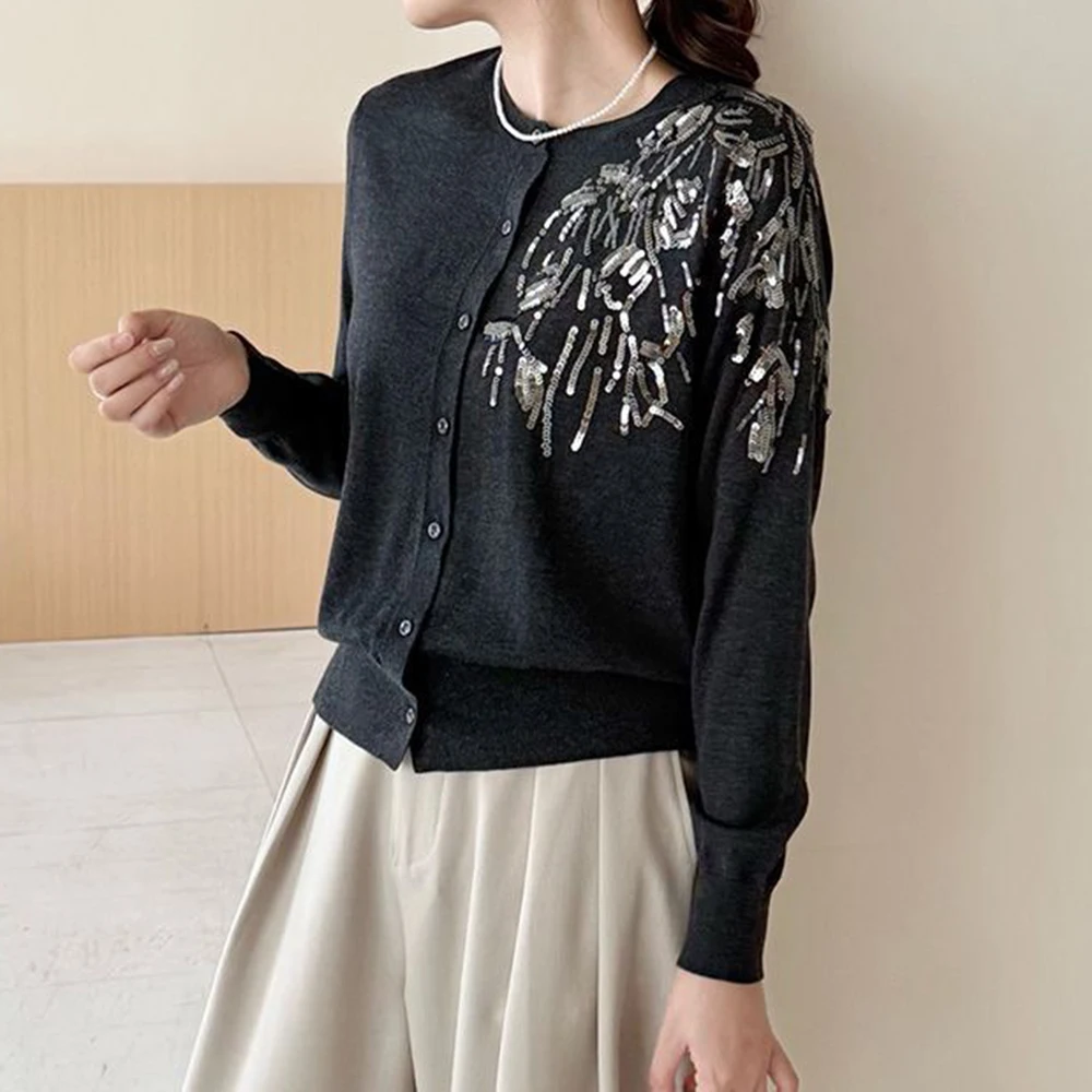 

2025 autumn and winter new single shoulder sequined design round neck knitted cardigan women's light mature bottoming coat