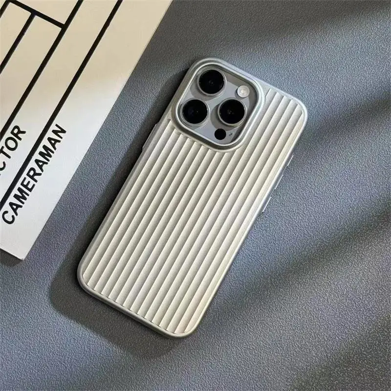 Image of Luxuriöse Streifen-Rüstungshülle mit metallischer Farbe für iPhone 13, 14, 15, 16, 17, Pro Max Plus, stoßfeste Kamera, schützende, schlanke, matte PC-Abdeckung