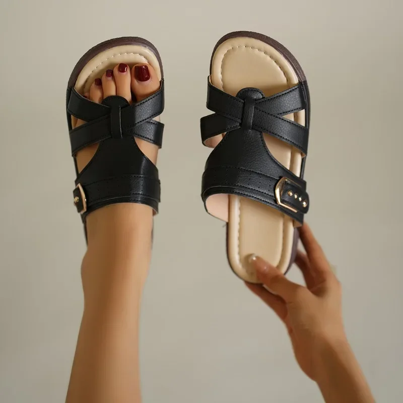 Plus size 2025 verão chinelos femininos venda quente rebite fivela dedo do pé aberto cunhas sandálias moda casual confortável chinelos diários