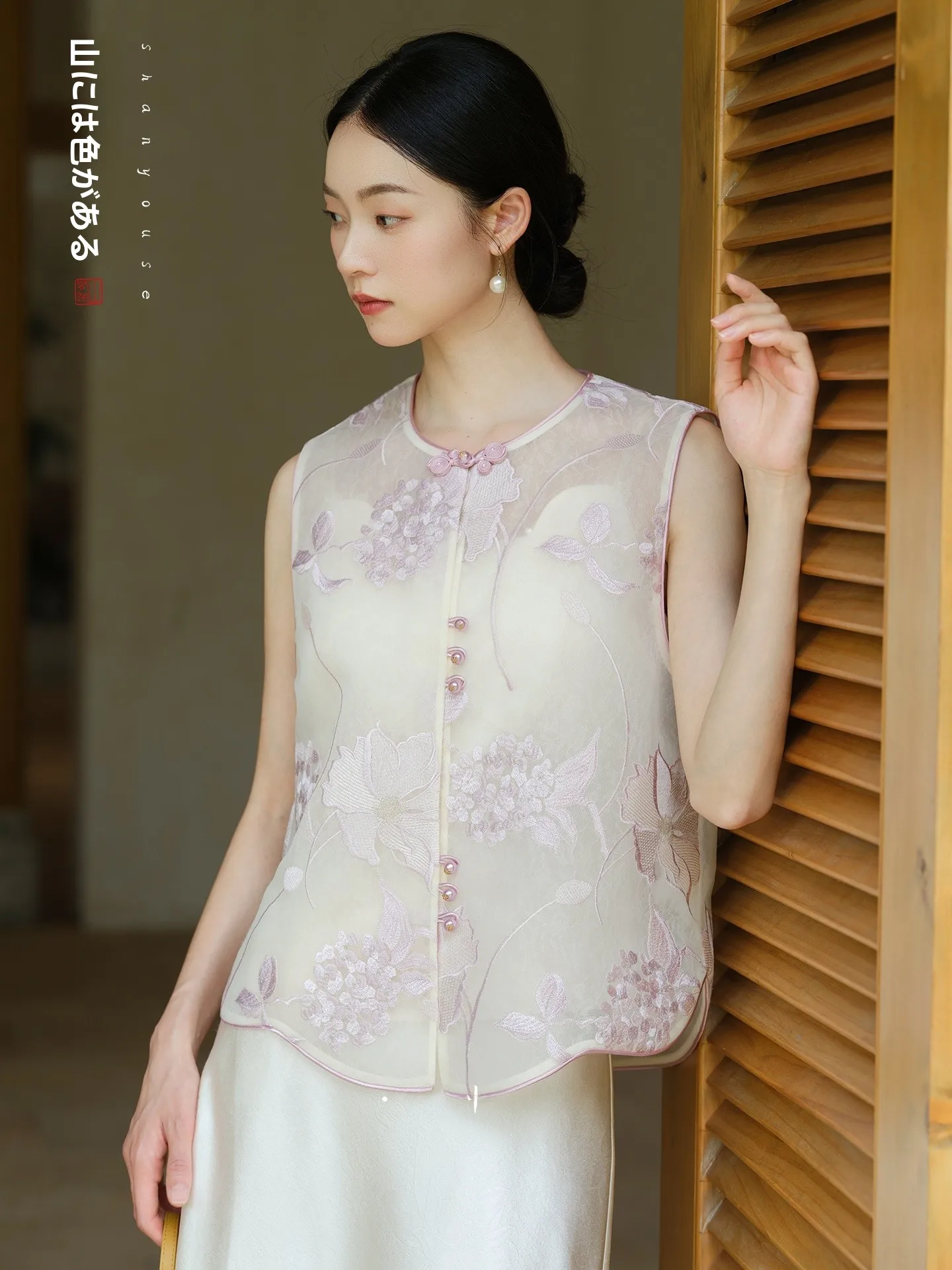 

Новый китайский жилет с тяжелой вышивкой, роскошный, в горном стиле, с цветными элементами, Mu Gui Jin, летний сезон 2025, модный, свободного кроя