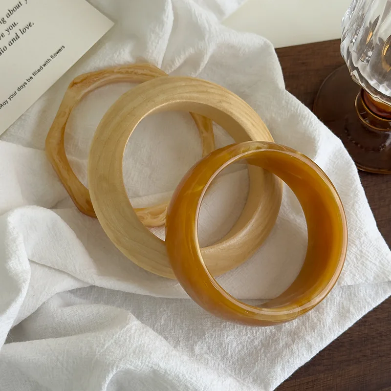Bracelet Wide Band Acrylic Amber Gradient Vintage Geometric Resin Wood Finish Hong Kong Style for Women Daily Elegant