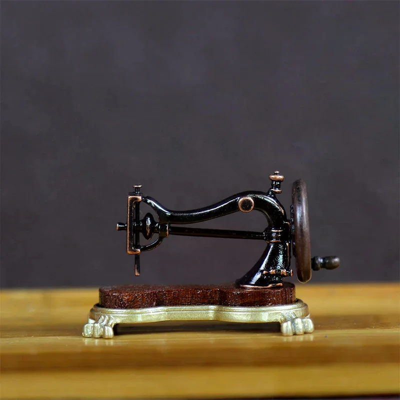 1:12 Dollhouse Miniature Retro Sewing Machine Model Furniture Accessories For Doll House Home Decor Toys Gift