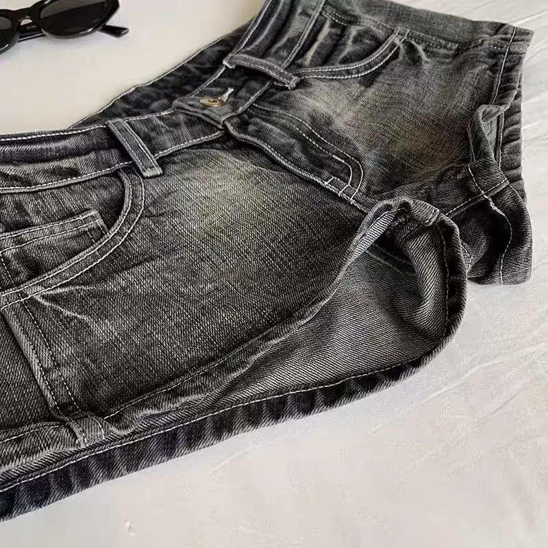 Y2k harajuku heiße Mädchen schwarze Jeans shorts mit niedriger Taille Damen lose und vielseitige Stretch-Hüft bedeckung zum Abnehmen von Jeans shorts