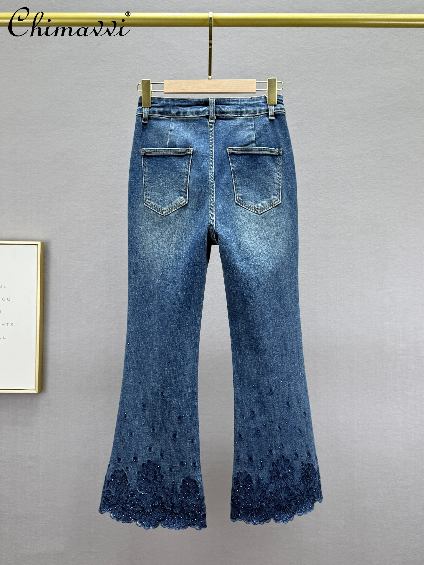 여성 플레어 진 2025 가을 신상 패션 탄성 하이웨이스트 슬림핏 레트로 자수 우아한 라인스톤 나인포인트 팬츠