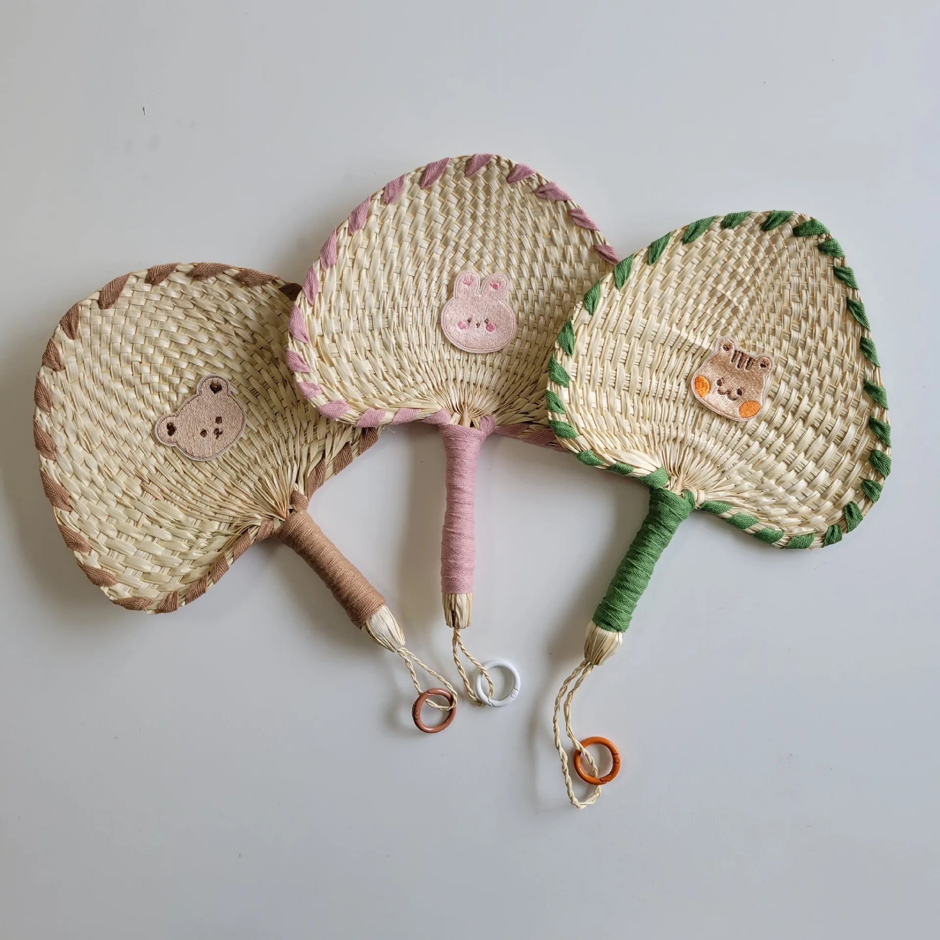 1pc Handmade Cute Animal Walking Fan Natural Grass Weaving Hand Cranked Fan Lightweight Summer Cooling Tool