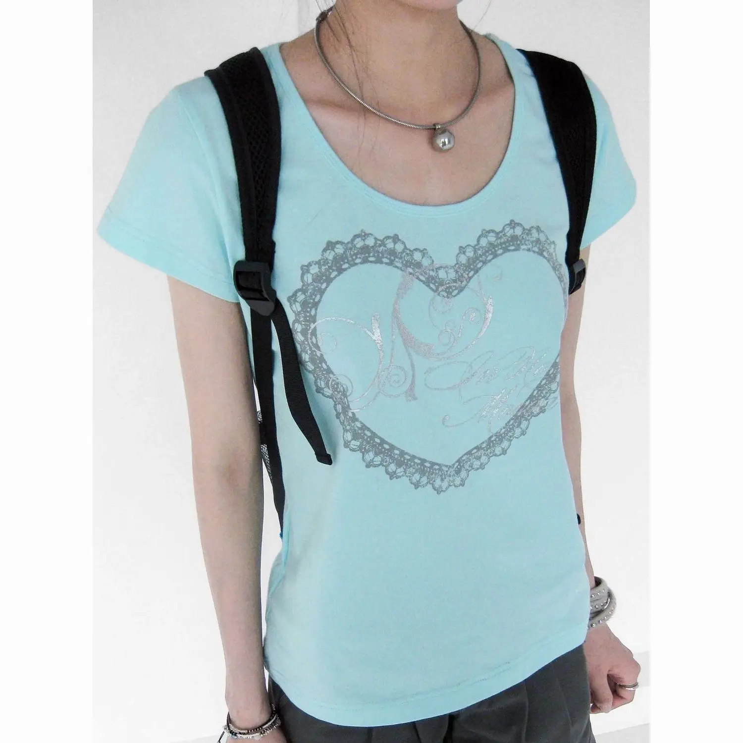 T-shirt graphique pour femmes, imprimé cœur, manches courtes, col rond, décontracté, été, mode, top mignon, streetwear Y2K pour filles et femmes