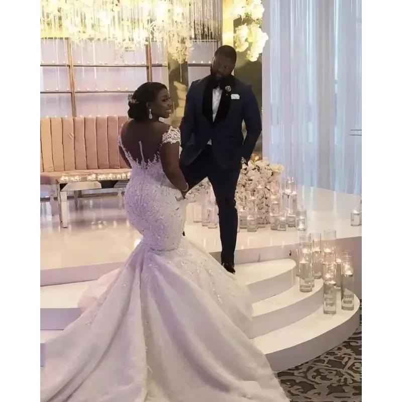 Maßgeschneiderte schulterfreie Meerjungfrau-Brautkleider in Übergröße mit Perlen verziert, Kristalle, Kapelle, afrikanische Brautkleider