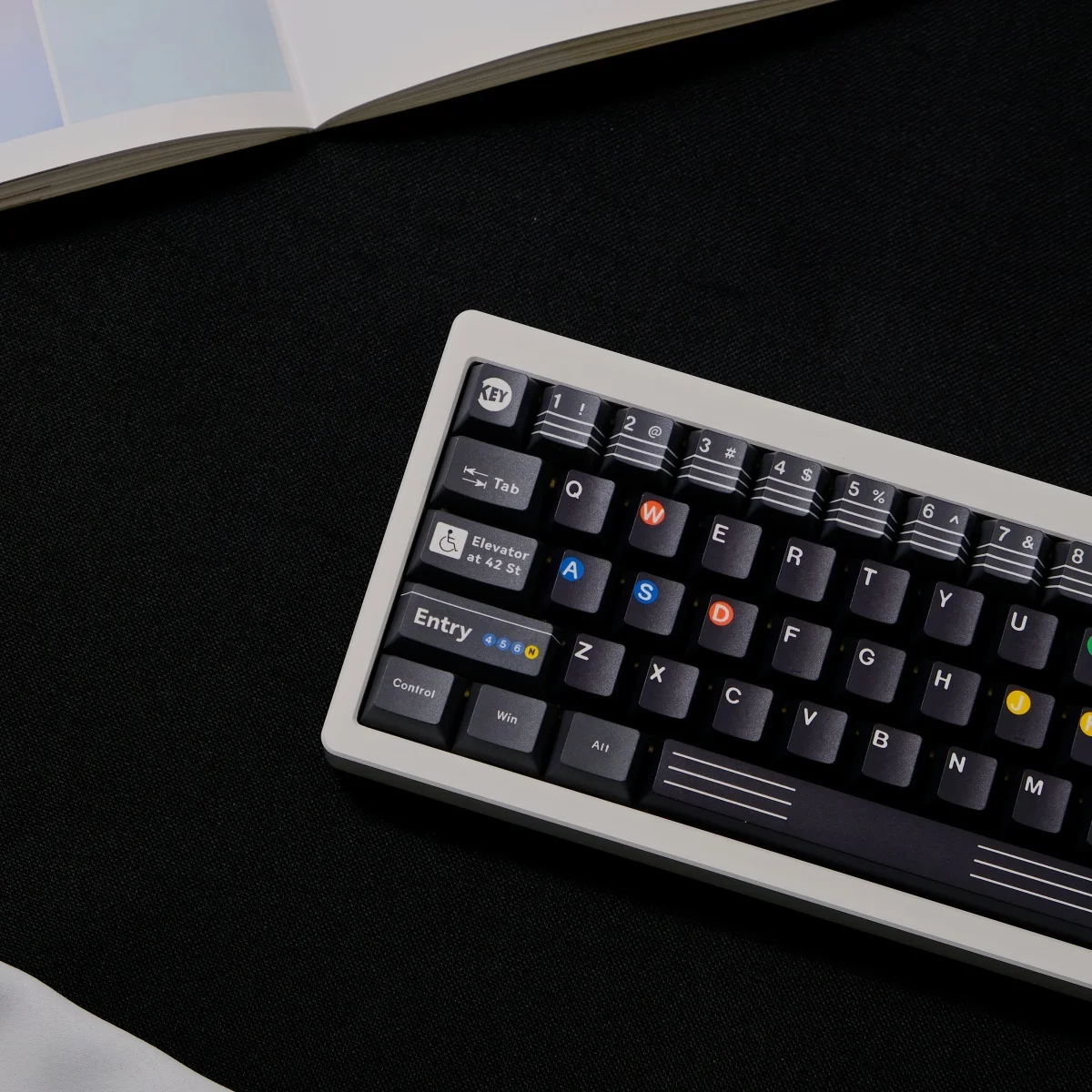 

New York Subway PBT Original Height, Sublimation, Mechanical Keyboard Cap Wooting Drunk Deer, Rain 75