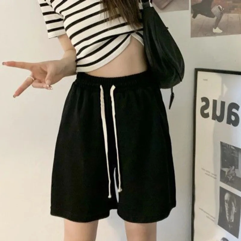 

Черные повседневные новые спортивные шорты с пятью точками, женские четырехсезонные корейские версии, свободные утягивающие универсальные широкие брюки с высокой талией