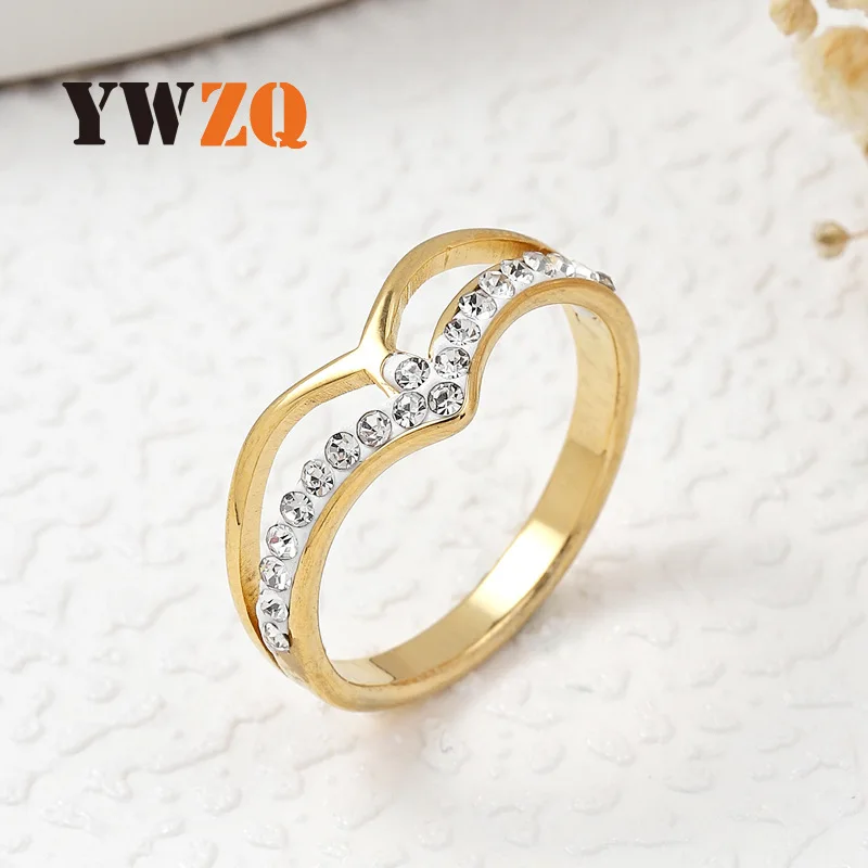 Cross-border Korean Version Of Stainless Steel Jewelry Irregular Gold Crown Inset Clay Diamond Titanium Steel Ring Manufacturers