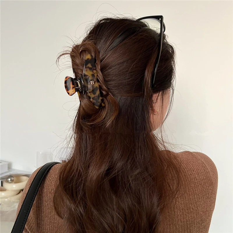 HUANQI Fashion Acetate Large Hairclips for Women Girls Alphabet Shark Clip Autumn Winter Headwear Hair Accessories 2022 New