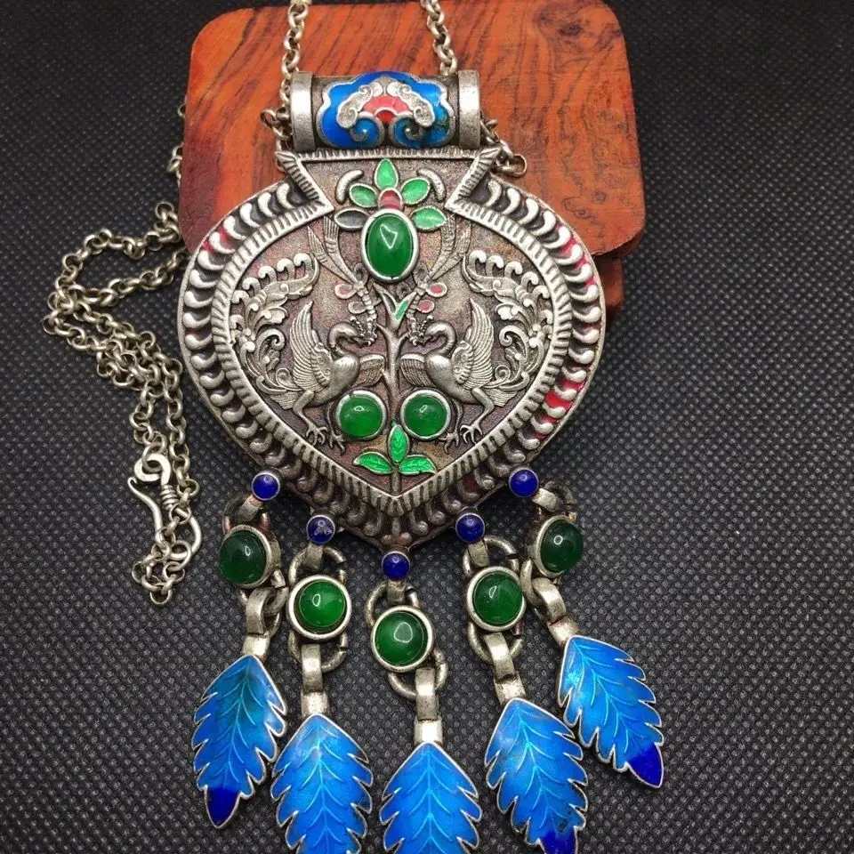 

Antique Collection Cloisonne Handmade Old Silver Inlaid Green Jade Necklace Pendant Wenwan