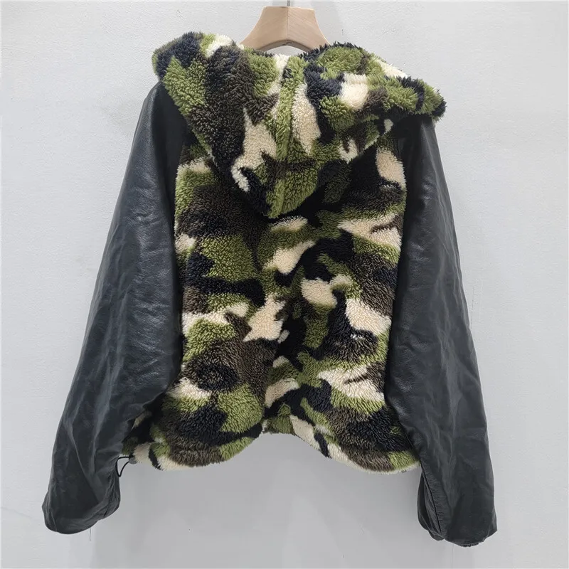 HKSH 2025 冬新作 レディース フード付き暖かいコート PUレザー パッチワーク 迷彩柄 プラッシュ ジップポケット ストリートウェア Y2K ジャケット HK14912