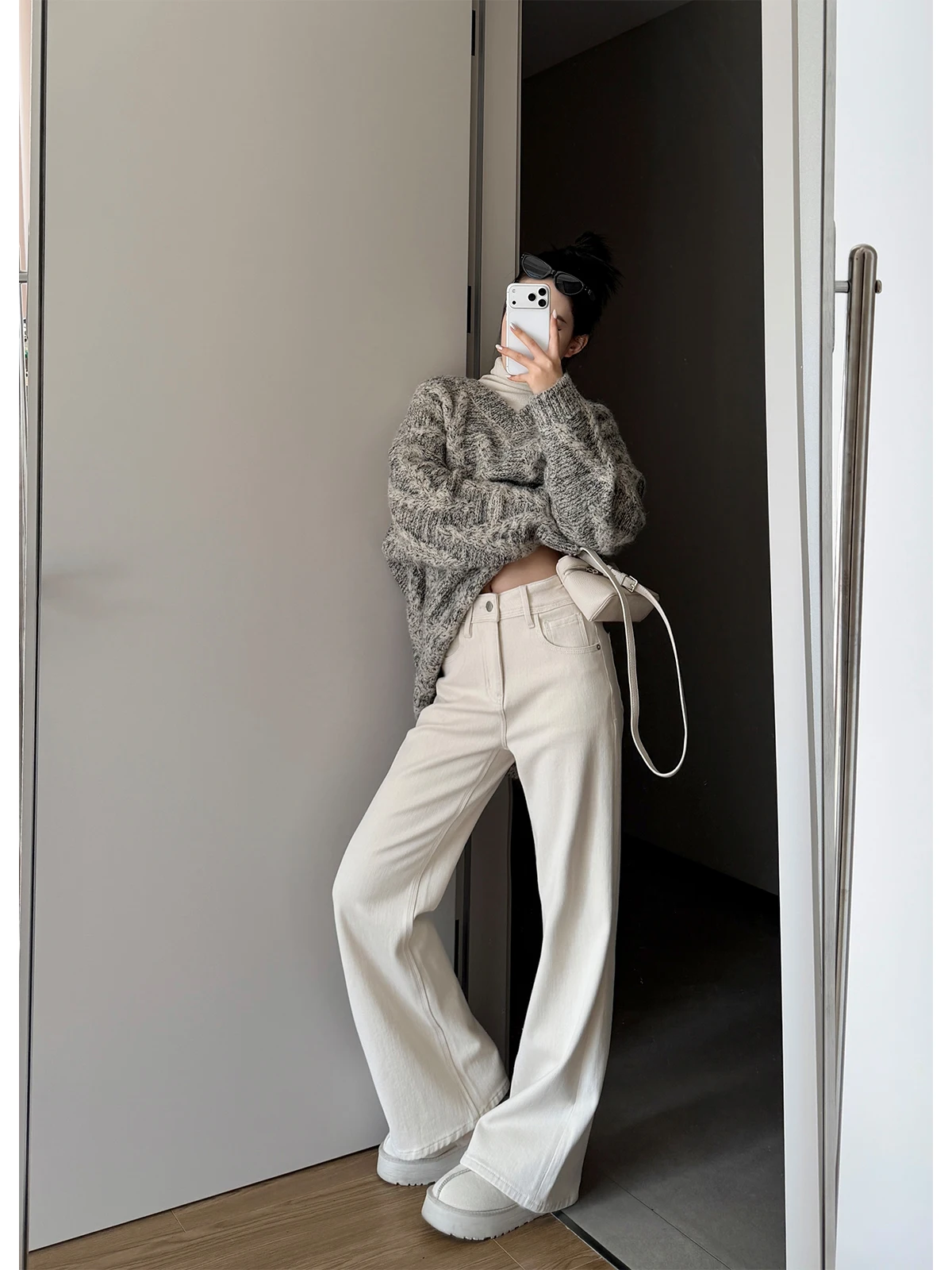 

Женские джинсы-клеш с высокой талией, утепленные, в стиле ретро, однотонные, на молнии, для повседневной носки, с эффектом стройности