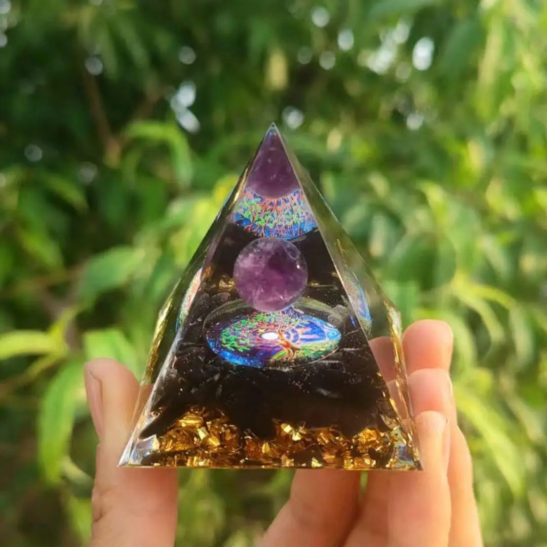 1 peça A Pirâmide de Ogan é compuesta de bolas de ametista e obsidiana, ornamento de pirâmide, chips de obsidiana, resina, pirâmide de cristal