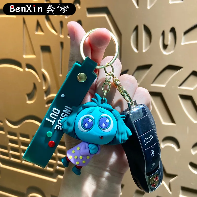 Minso かわいい人形キーホルダーバッグペンダント、漫画のカップルカーキーチェーンペンダント、絶妙な小さなギフト