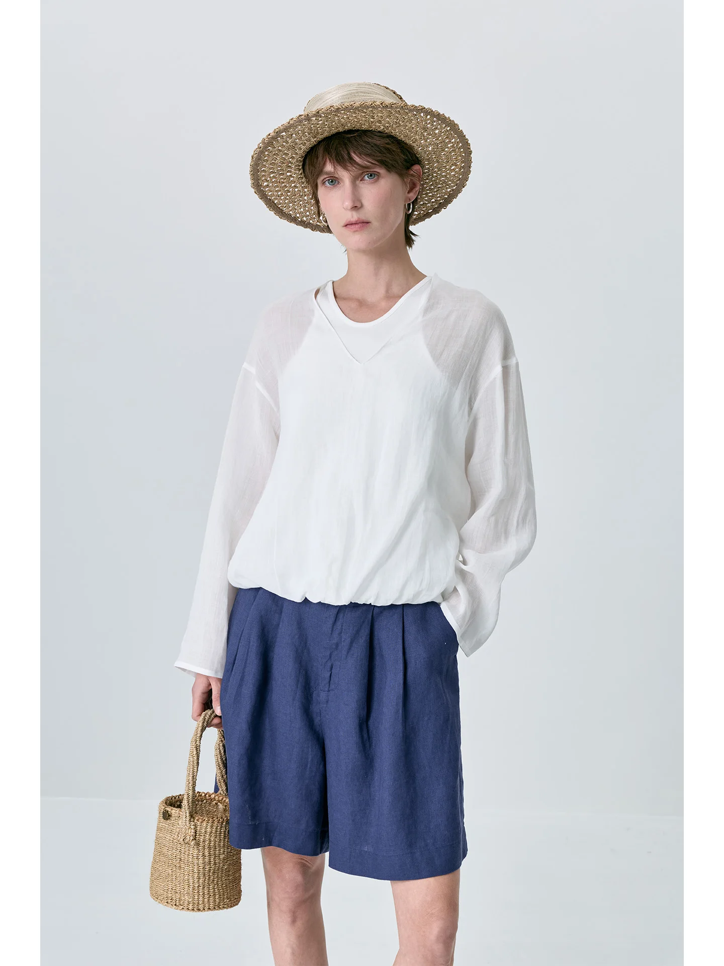 

Легкая дышащая льняная свободная рубашка, простой универсальный топ с защитой от солнца, повседневная женская блузка с длинным рукавом и V-образным вырезом