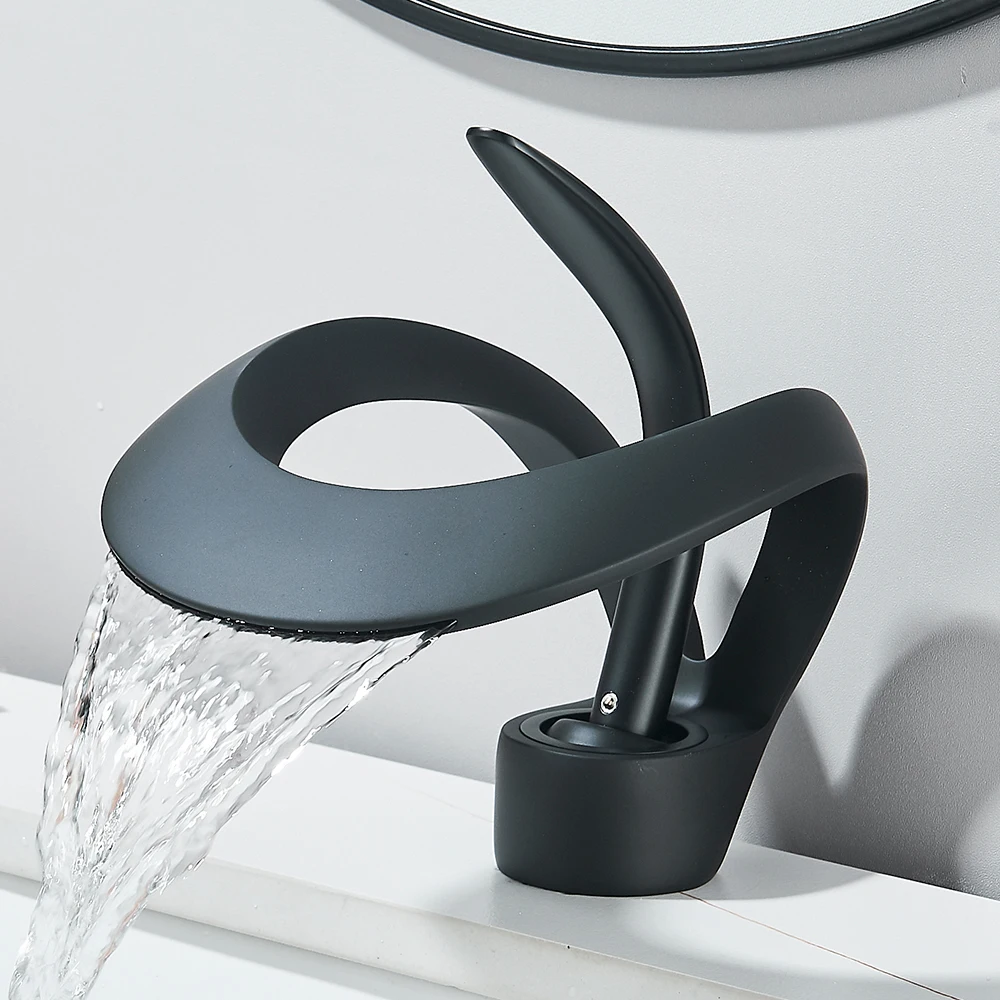 Image of Rubinetto per lavabo a cascata in ottone massiccio Rubinetto miscelatore acqua calda frossoda monocomando per lavabo del bagno cod004