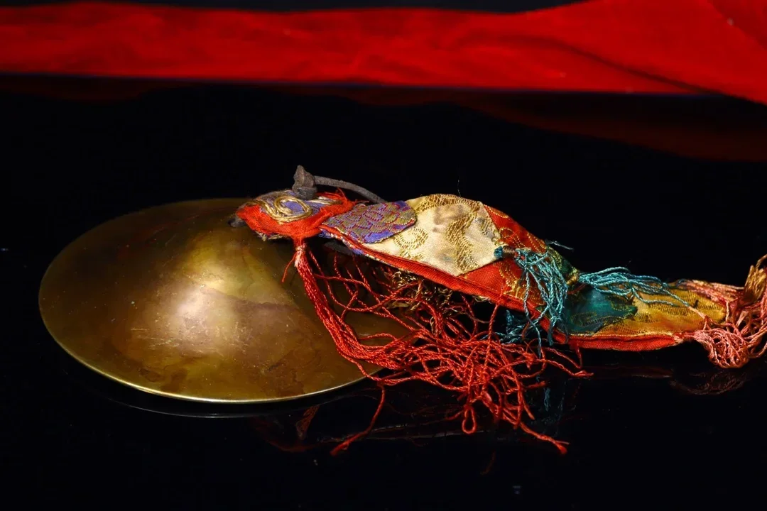 

6"Tibetan Temple Collection Old Bronze Cinnabar Old Bell Ringing Prayer flag Pendant Amulet Dharam Worship Hall Town house