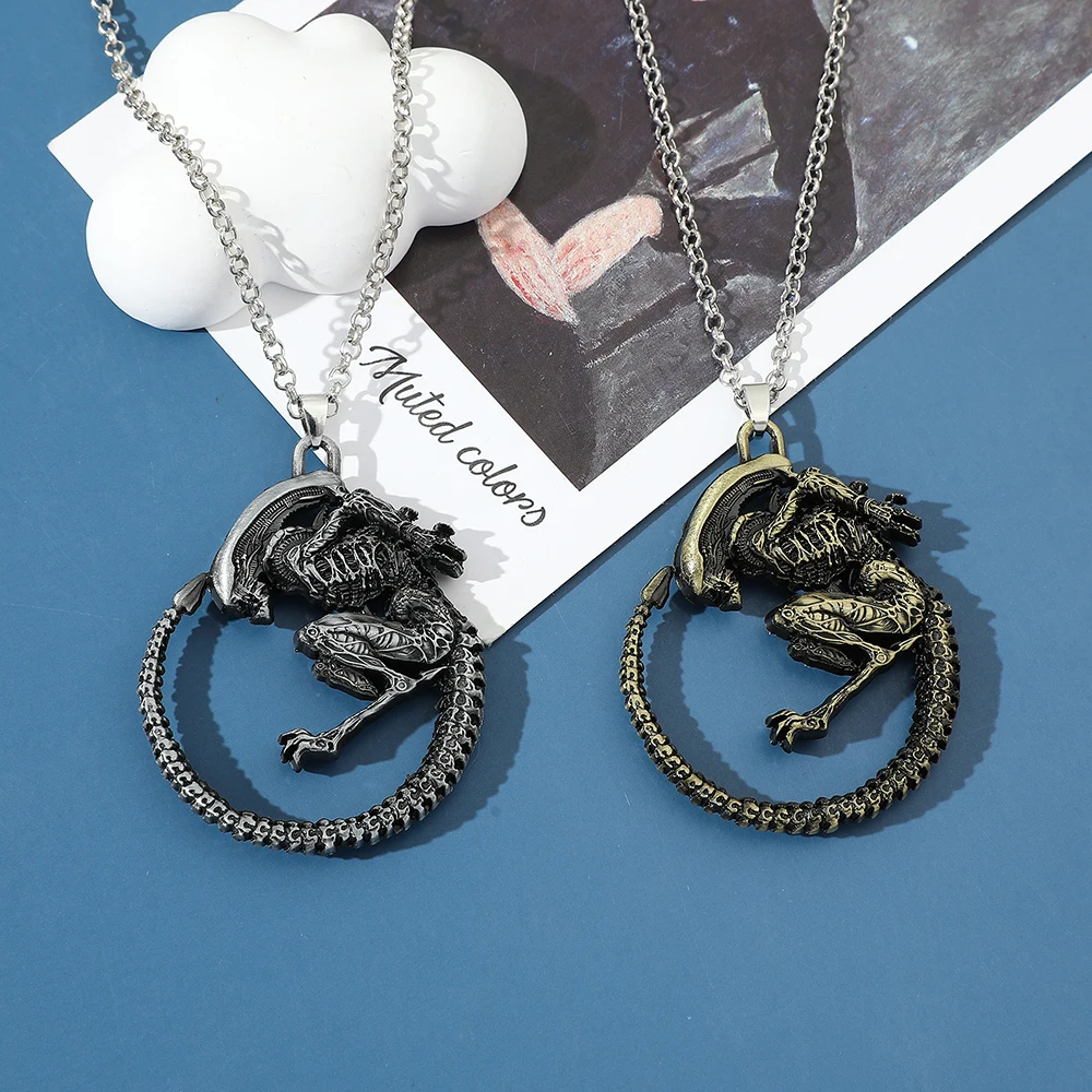 Gothic Alien Necklace - Vintag - огляд і ціна Vintage Items