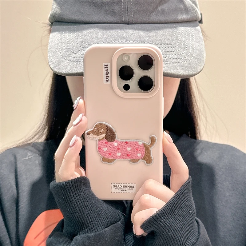 Cartoon Cute Embroidered Sausage Puppy Case For iPhone 16 Pro Max 15 13 14 12 16 Plus Lovely Dog Soft TPU Back Cover