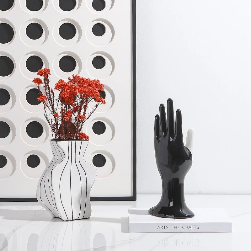 

Creative modern ceramic color matching palm art ornaments, sales office wine cabinet light luxury handicrafts