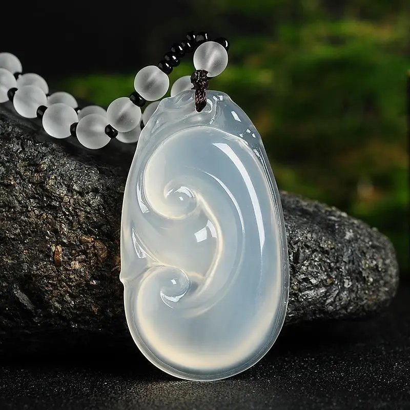 

Exquisite Authentic Natural Agate Chalcedony Pendant Fashion Lucky Jewelry Accessories White Hand-carved Necklace