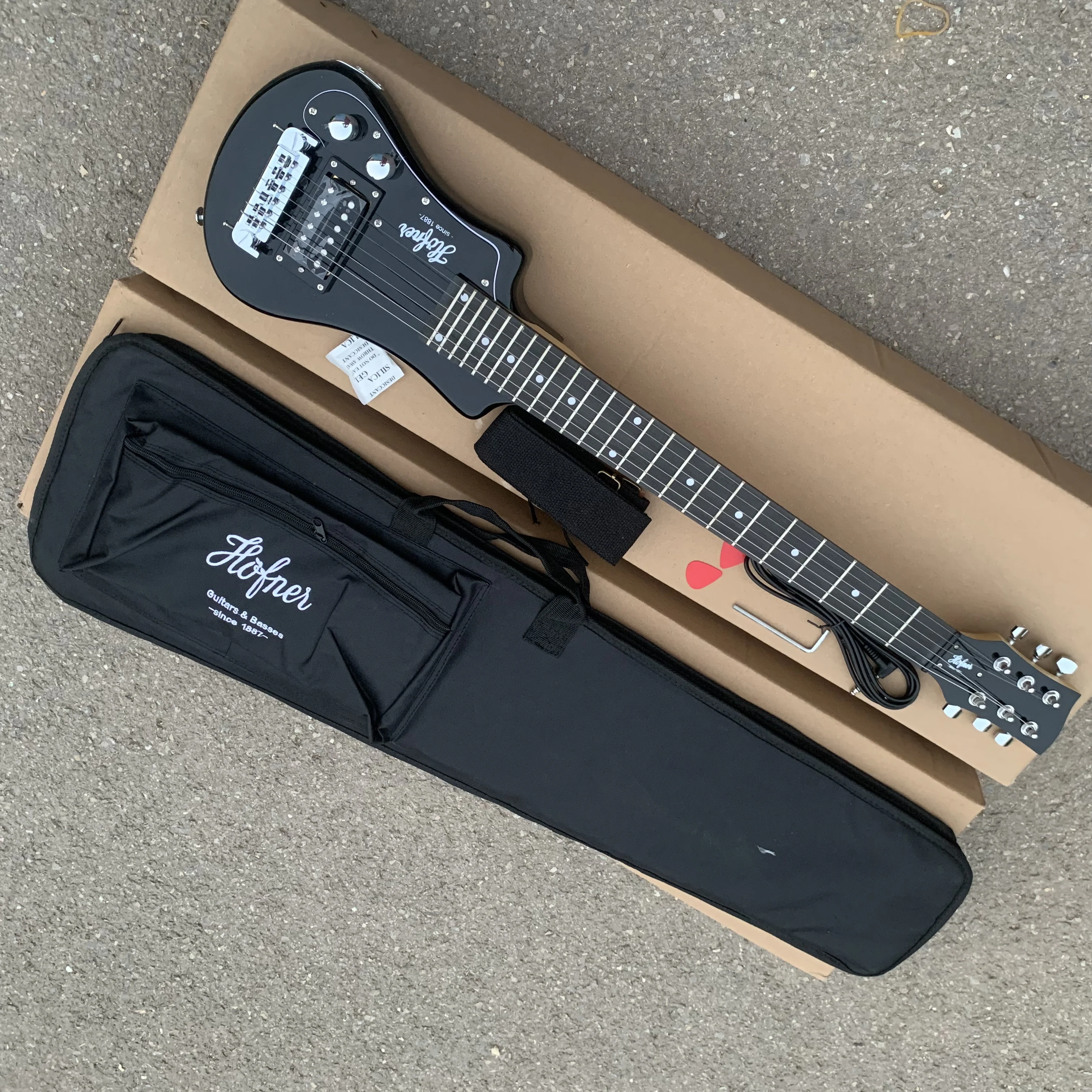 

Hofner Shorty Deluxe Black Solid Body Left Hand Electric Guitar