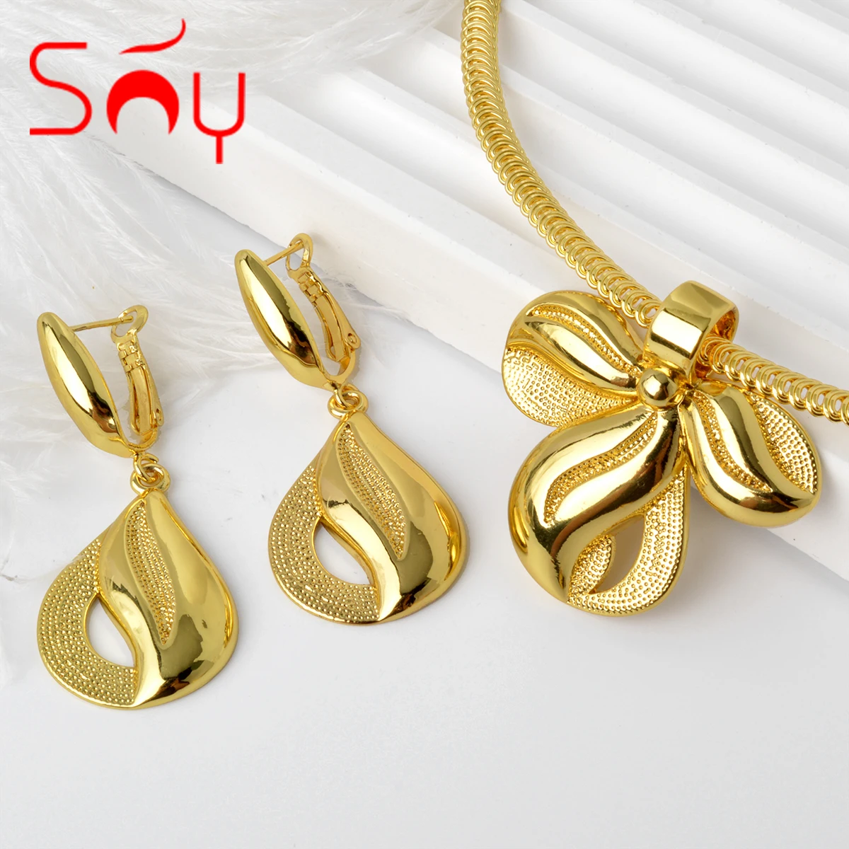 

Sunny Jewelry Dubai Gold Color 585 Luxury Copper 24K Gold Plating Earring Necklace Set For Women Bridal Holiday Gift Black