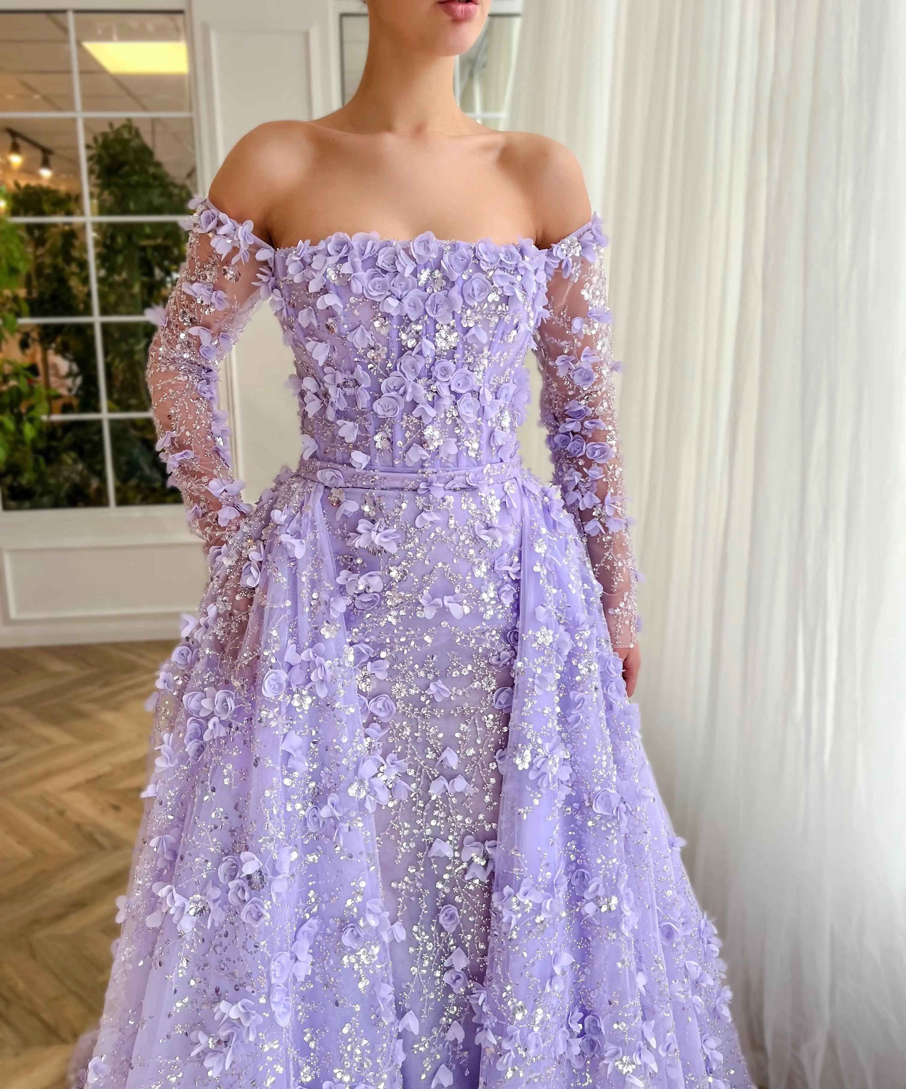 Sharon Said 3D-Blumen-Flieder-Luxus-Abendkleid aus Dubai mit Überrock in Flieder für arabische Frauen, Hochzeitsfeierkleid SS352, maßgeschneidert – Detail 10
