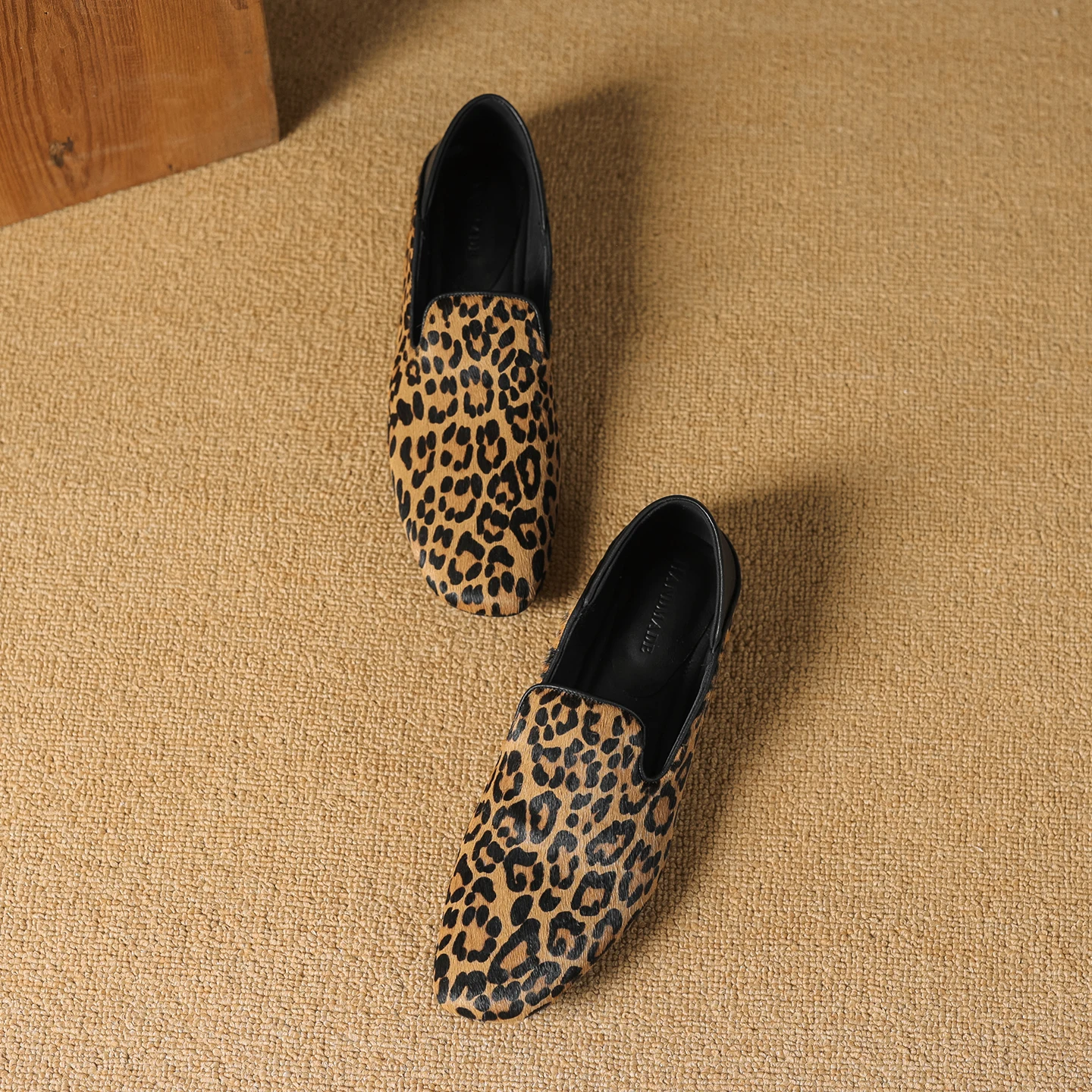 QUTAA 2026 أخبار موضة النساء أحذية مسطحة امرأة الربيع الباليه أحذية ليوبارد عادية شعر الخيل جولة تو السيدات فستان 34-41