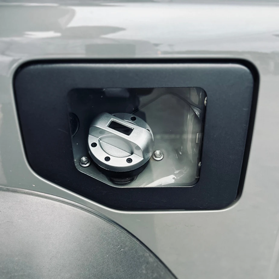 Car Transparent Glass Gas Fuel Filler Tank Cap Decoration Cover for Suzuki Jimny JB74 JB64 3-Door 2019 2020 2022 2023 2024 2025