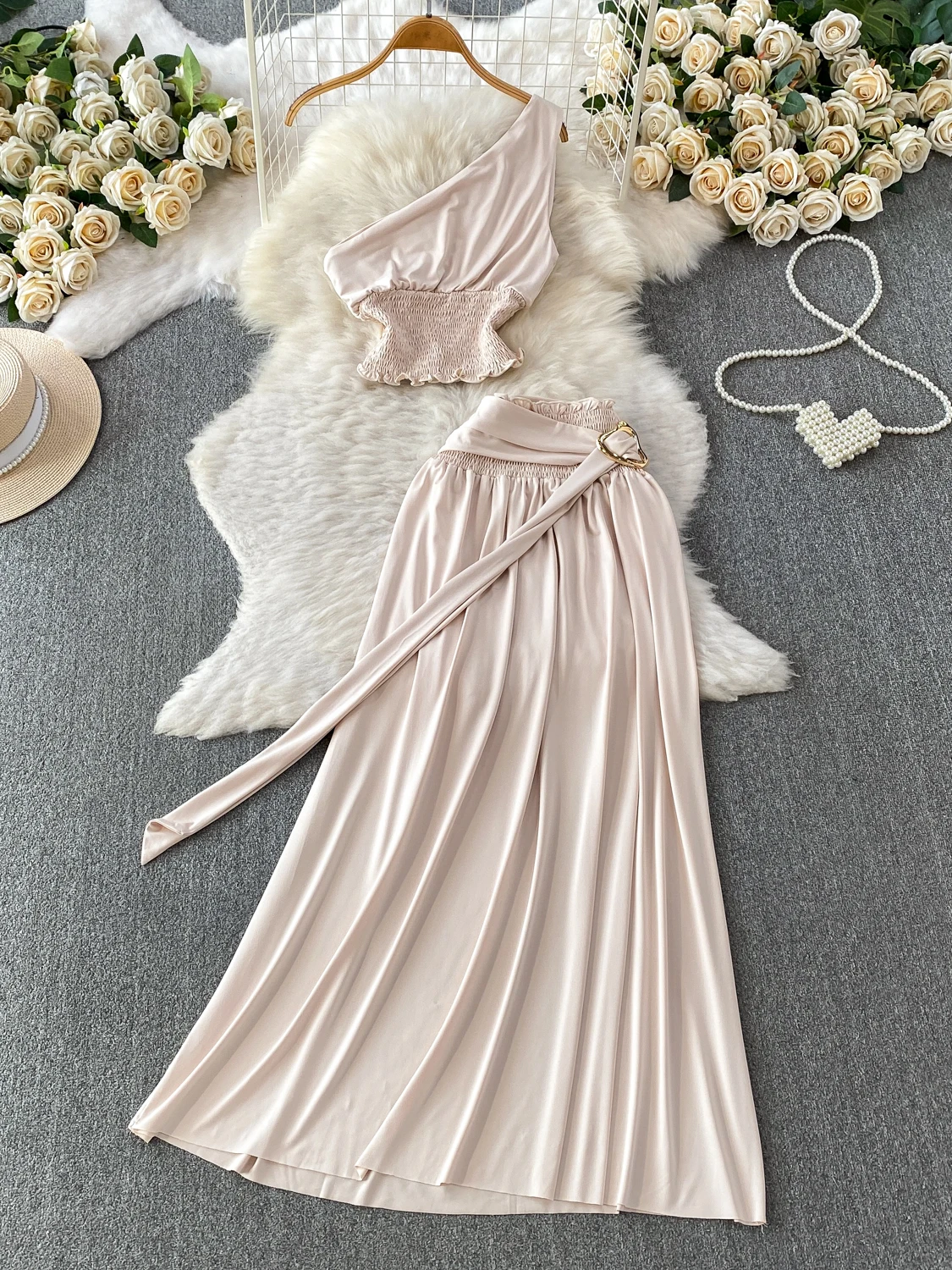 

Elegant Slant Shoulder Vest Top Elastic Pleated Waist Slimming Midi Skirt Two Piece Set High Fashion Sensation Women's Ensemble