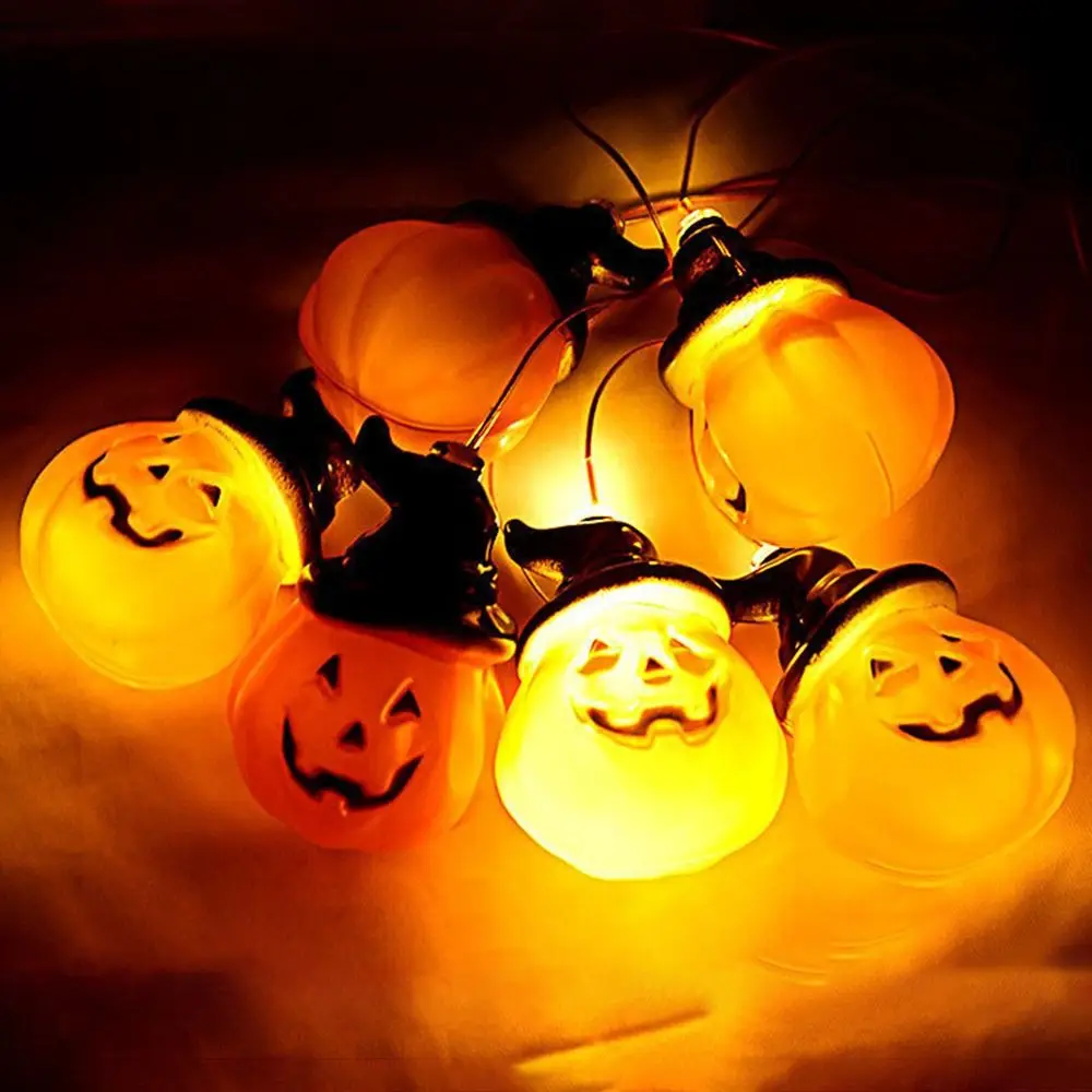 Hallowen Atmosphere Windchime Lights Waterproof Solar LED Light Pendant Skull and Pumpkin Decoration Lamp for Garden Courtyard