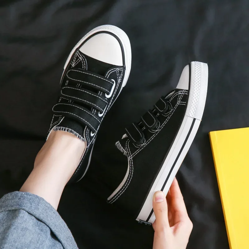 Women Canvas Flat Shoes Spring and Autumn New Fashion Canvas Vulcanized Non Slip Casual Versatile Women Black Sports Shoes