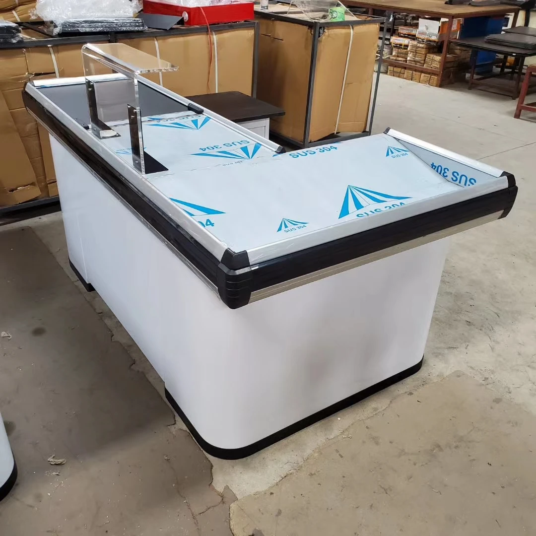 طاولة مكافحة أمين الصندوق، عداد الخروج في السوبر ماركت مع حزام ناقل