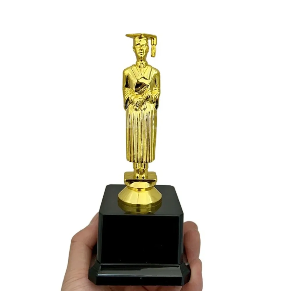 

Пластиковый золотой приз, трофей для мужчин и женщин, докторская золотая статуя, модель, детская маленькая призовая чашка, выпускные сувениры для рукоделия