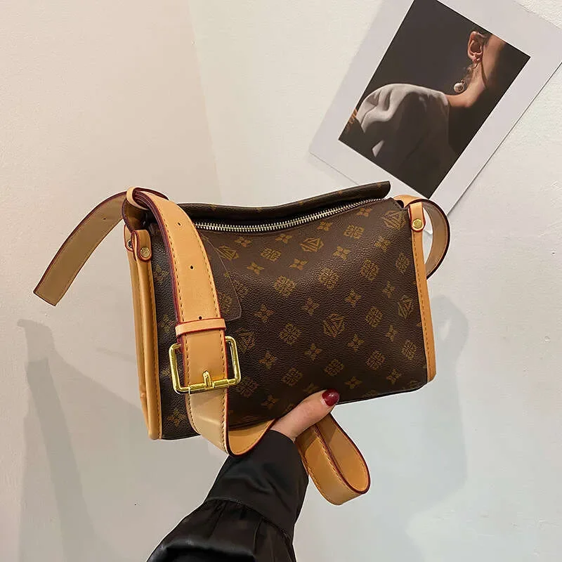 

2026 New Fashion Crossbody Bags for Women Ladies Underarm Pillow Shoulder Bag Tote Bag Large Clutch Bag Travel Shopping
